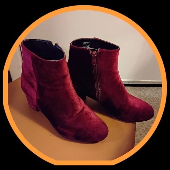 Steve Madden Shoes - Steve Madden Plum Velvet Side Zip/Heeled Ankle Boots